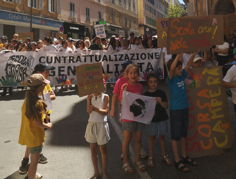 Scola Corsa : un pòble mobilizat per l’ensenhament immersiu en lenga corsa